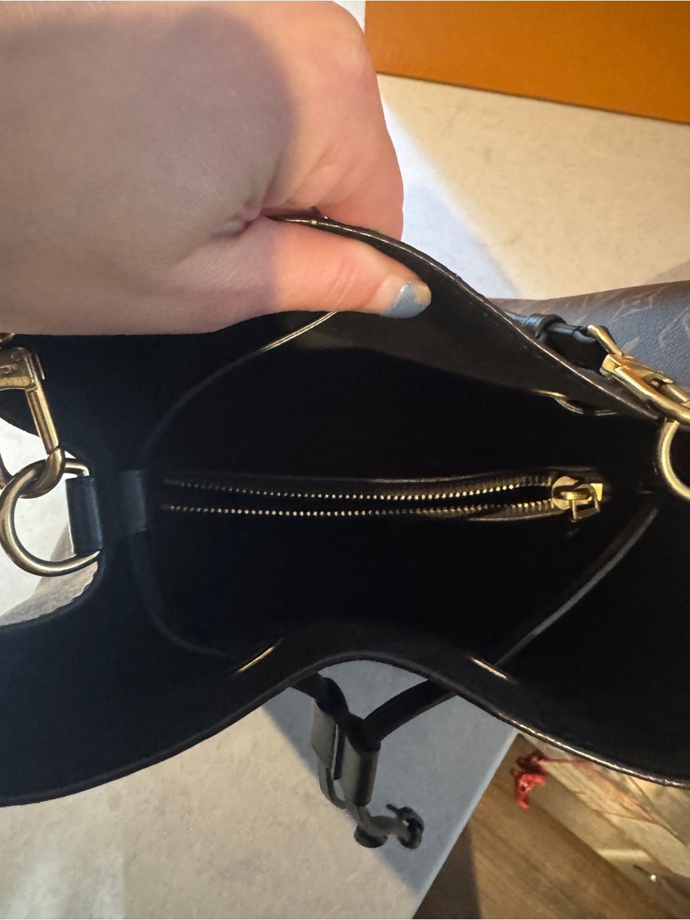 Authentic Louis Vuitton Neo Noe - Picture 4 of 8